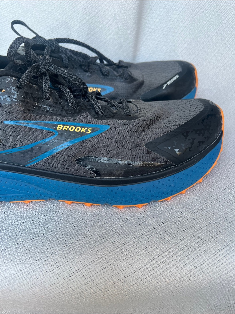 Brooks Men’s Gray and Blue Trail Running Shoe with Orange Outsole - Picture 11 of 16